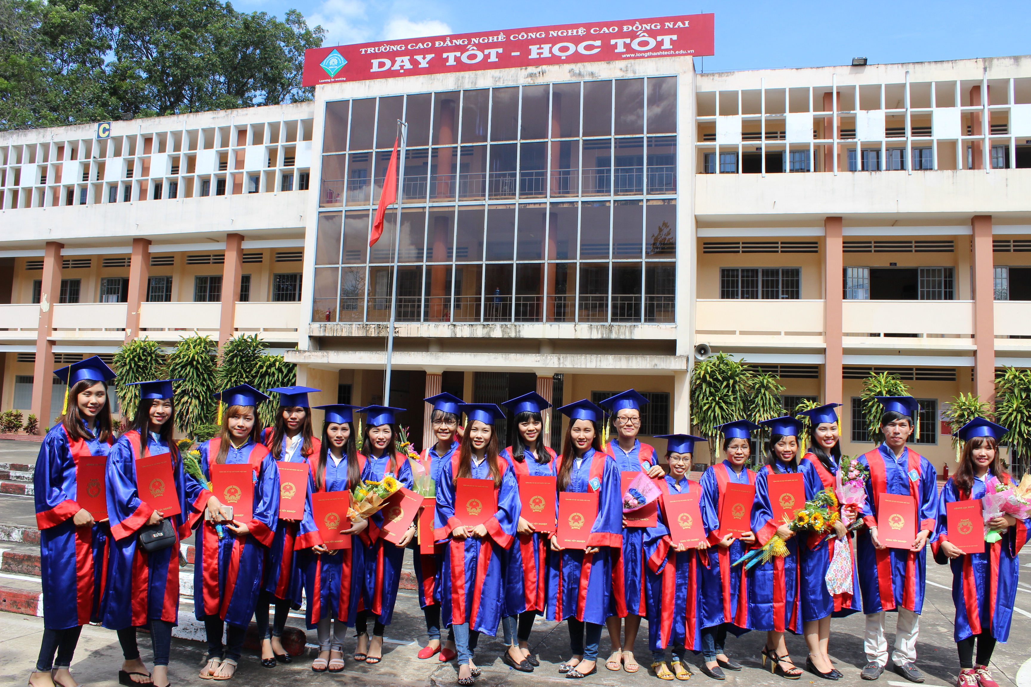 Sinh viên Cao đẳng khóa 2013-2016 tốt nghiệp