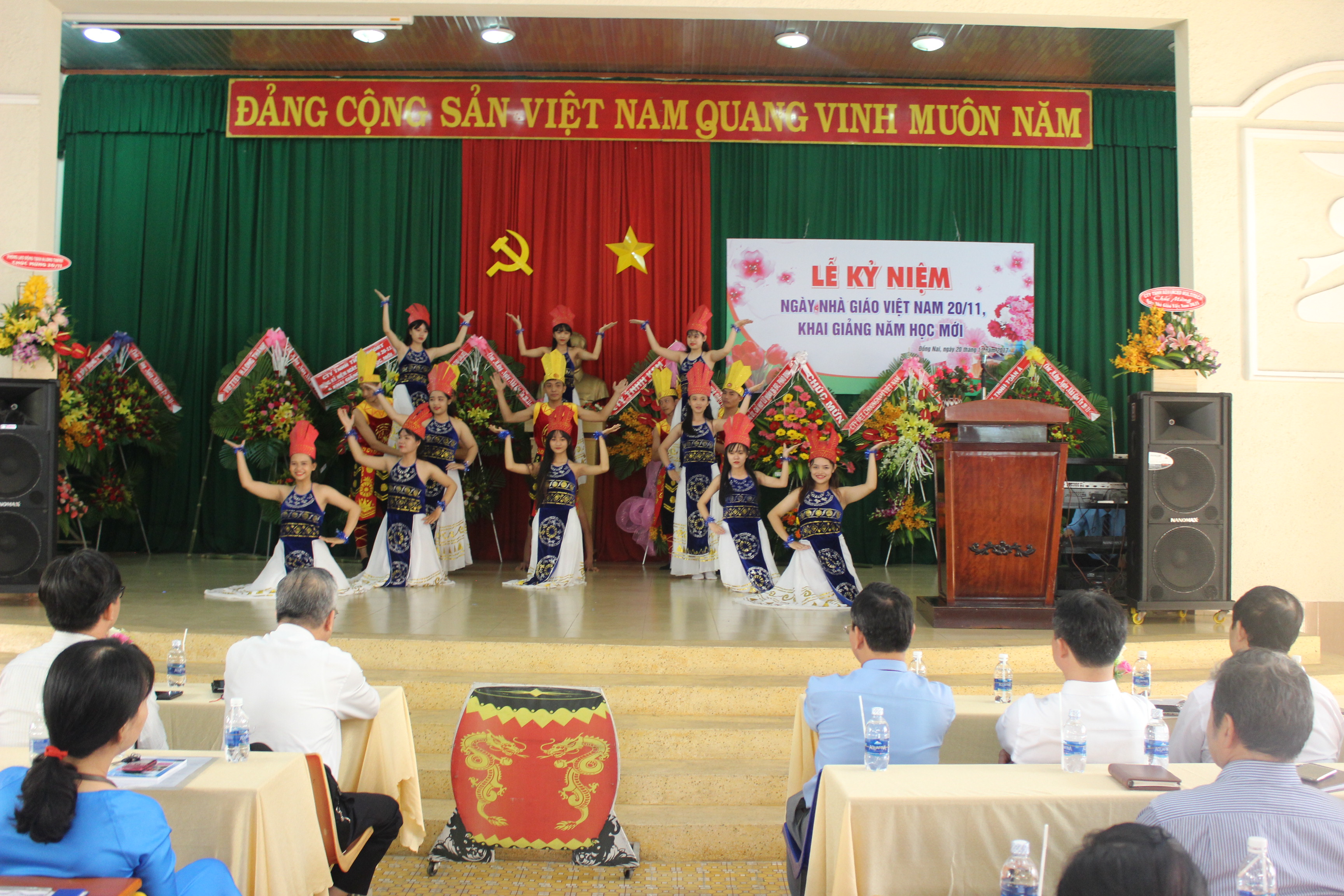 Chương trình văn nghệ chào mừng Ngày nhà giáo Việt Nam (20/11/2017)